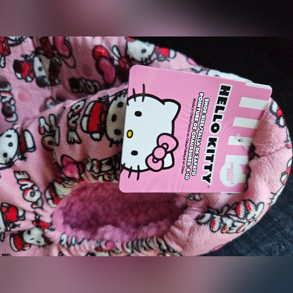 Hello Kitty Sanrio Valentines Slippers  Fits Size 4-10 Soft Snuggle Bottom Grip - Picture 2 of 4